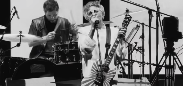 Fito Páez la nueva generación que vive pegada a la pantalla.
